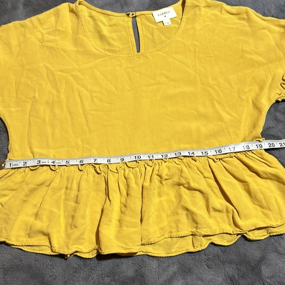 Ruffle Short Sleeves Yellow Peplum Top - Picture 9 of 11